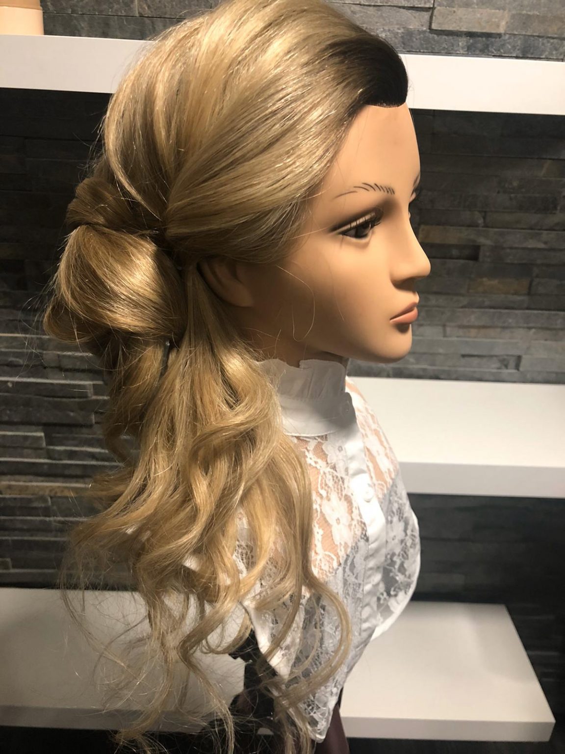 DO IT YOURSELF UPDO - Haircademy